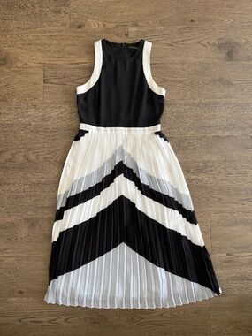 Banana Republic Black & White Pleated Midi Dress | Size 2 | Gently Worn